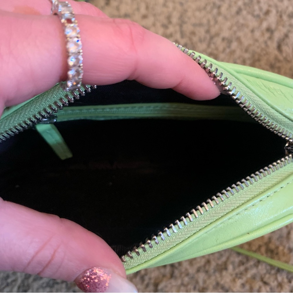 Kenneth Cole adjustable lime green crossbody bag - Picture 6 of 10